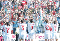 Mağlubiyete rağmen alkışladılar