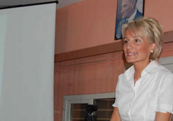 Hanımlara çocuk bakımı ve gelişimi anlatıldı