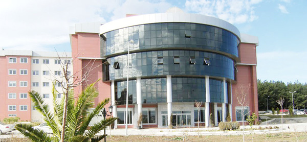 BİR MAKAMA İKİ SEKRETER