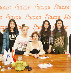 GENÇLER PİAZZA'DA COŞTU