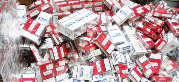 ÇAY KUTULARINDAN SİGARA ÇIKTI