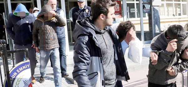 SAHTE PARAYA 5 GÖZALTI