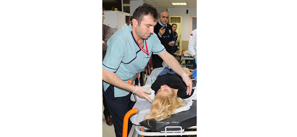 ANA OĞUL ZEHİRLENDİ