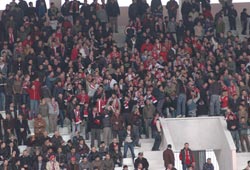 Taraftar görevini yaptı