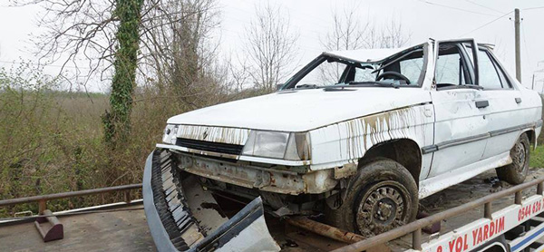 ÇALINTI ARABAYLA KAZA