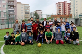 "YEREL YÖNETİCİLERE ÖRNEK OLMALI"