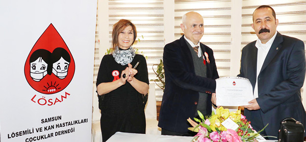 KİTAP GELİRİNİ LÖSAM'A BAĞIŞLADI