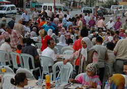 Gazi iftarda buluştu