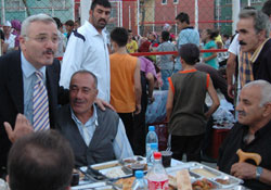 Fatih mahallesi iftarda buluştu