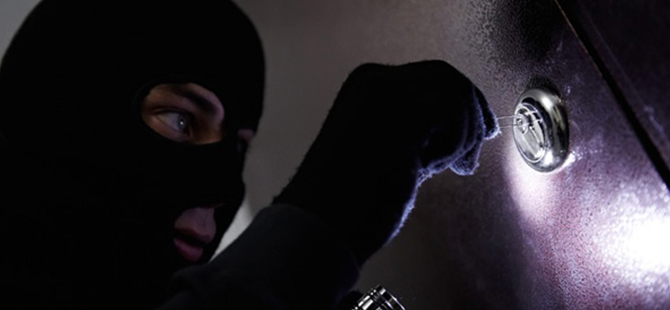 İÇKİ HIRSIZLARI SERBEST...