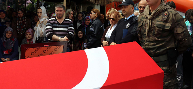 ACISI YÜREKLERİ DAĞLADI