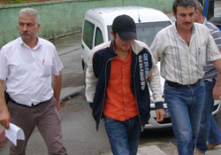 Sevgilisinin erkek arkadaşını öldürü