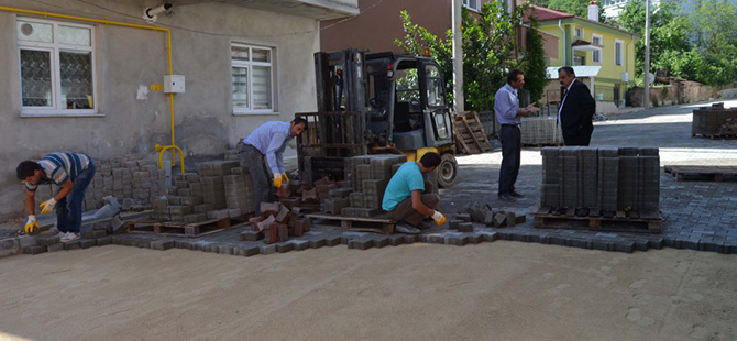 YOL ÇALIŞMALARI SÜRÜYOR