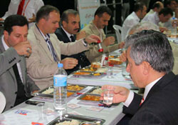 AK aile iftarda buluştu