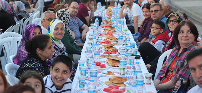 ATAKUM MAHALLE İFTARLARI SÜRÜYOR