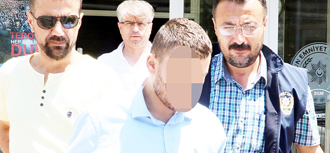 EVİN KAPISINI KURŞUNLADI