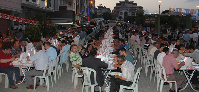 Kavak'ta Binlerce Kişiye İftar Verildi