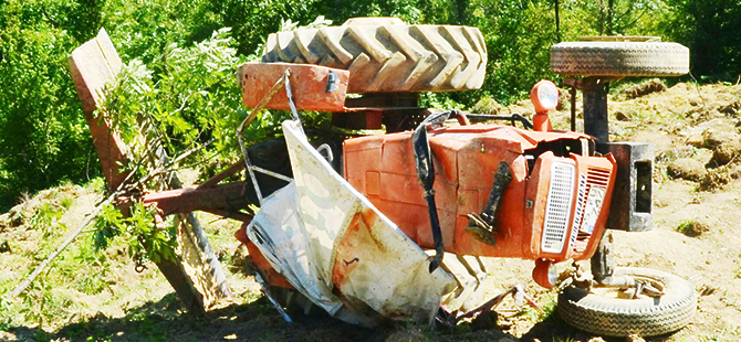 AYVACIKTA TRAKTÖR KAZASI : 1 ÖLÜ