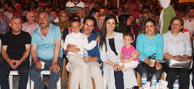 AİLECE DEMOKRASİ NÖBETİ