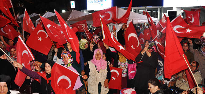 Terme’de Halk Meydanı Boş Bırakmıyor