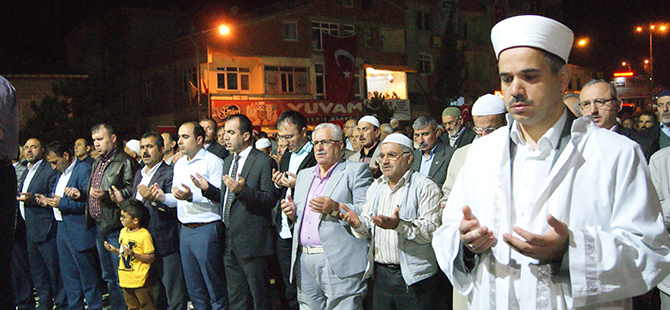 ASARCIK'TA DUYGU YÜKLÜ GECE