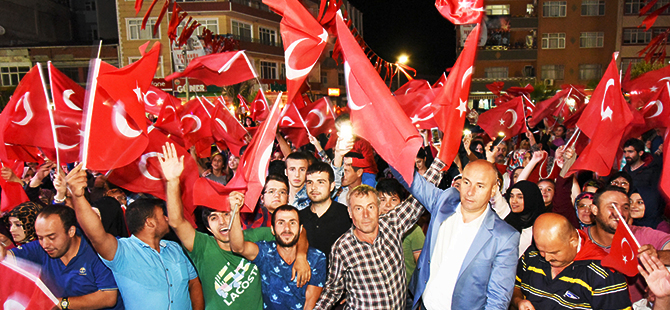 DEMOKRASİ ŞEHİTLERİ İÇİN DUA GECESİ