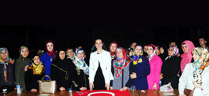 YİĞİT KADINLAR ÜLKESİNE SAHİP ÇIKTI