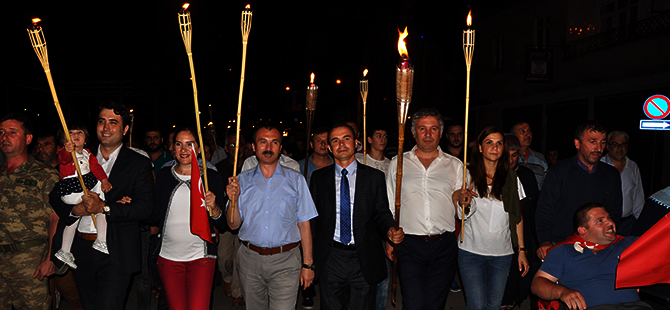 Demokrasi İçin Meşale Yürüyüşü