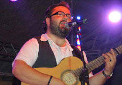 Alper gönüleri fetetti