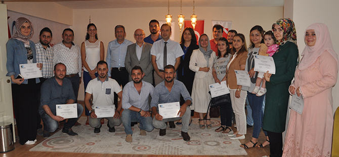 Genç Girişimciler Belgelerini Aldı