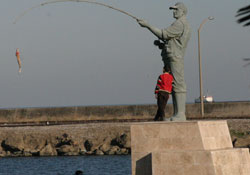 Büyükşehir çamurları temizliyor