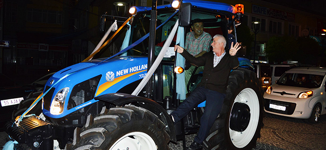 Çiftçilerden Darbe Girişimine Traktörlü Tepki