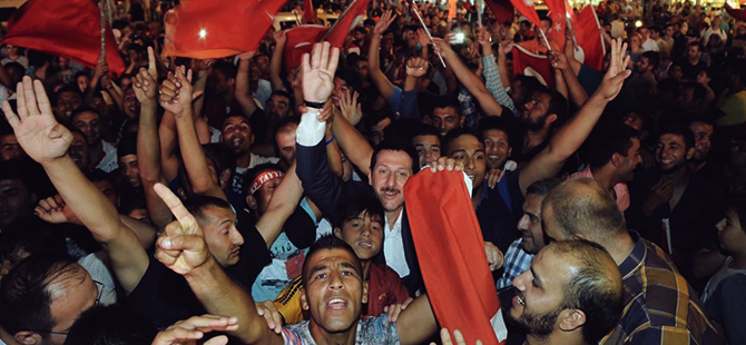 "Kurban Olayım Ayına Yıldızına "