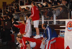 Yerlerinde duramadılar