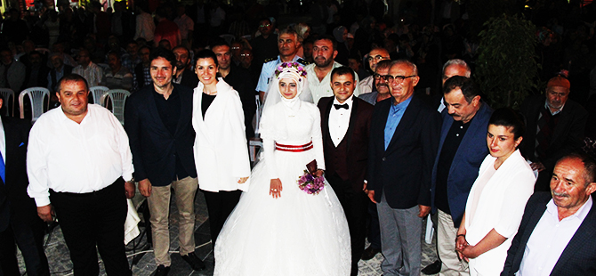 LADİK'TE DEMOKRASİ NÖBETİNDE NİKAH KIYILDI