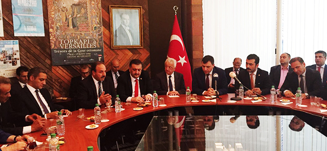 Tüm Dünyaya Demokrasi Dersi