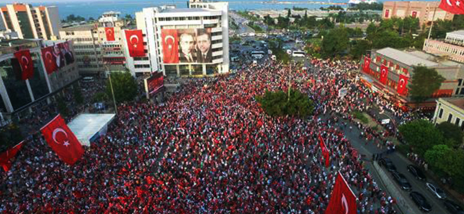 NÖBETLERİ TAÇLANDIRAN MİTİNG