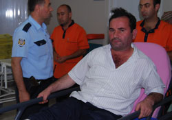 Tabancasını temizlerken kendini vurdu