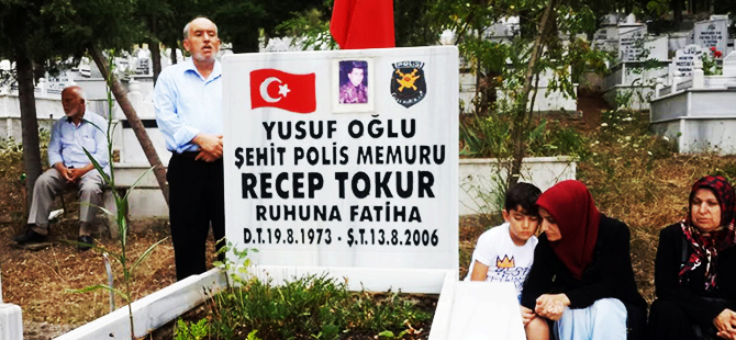 ŞEHİT RECEP TOKUR KABRİ BAŞINDA ANILDI