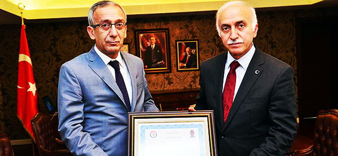 EMNİYET MÜDÜRÜ'NE BAŞARI BELGESİ