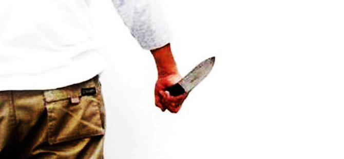 YEDİ YERİNDEN BIÇAKLADI