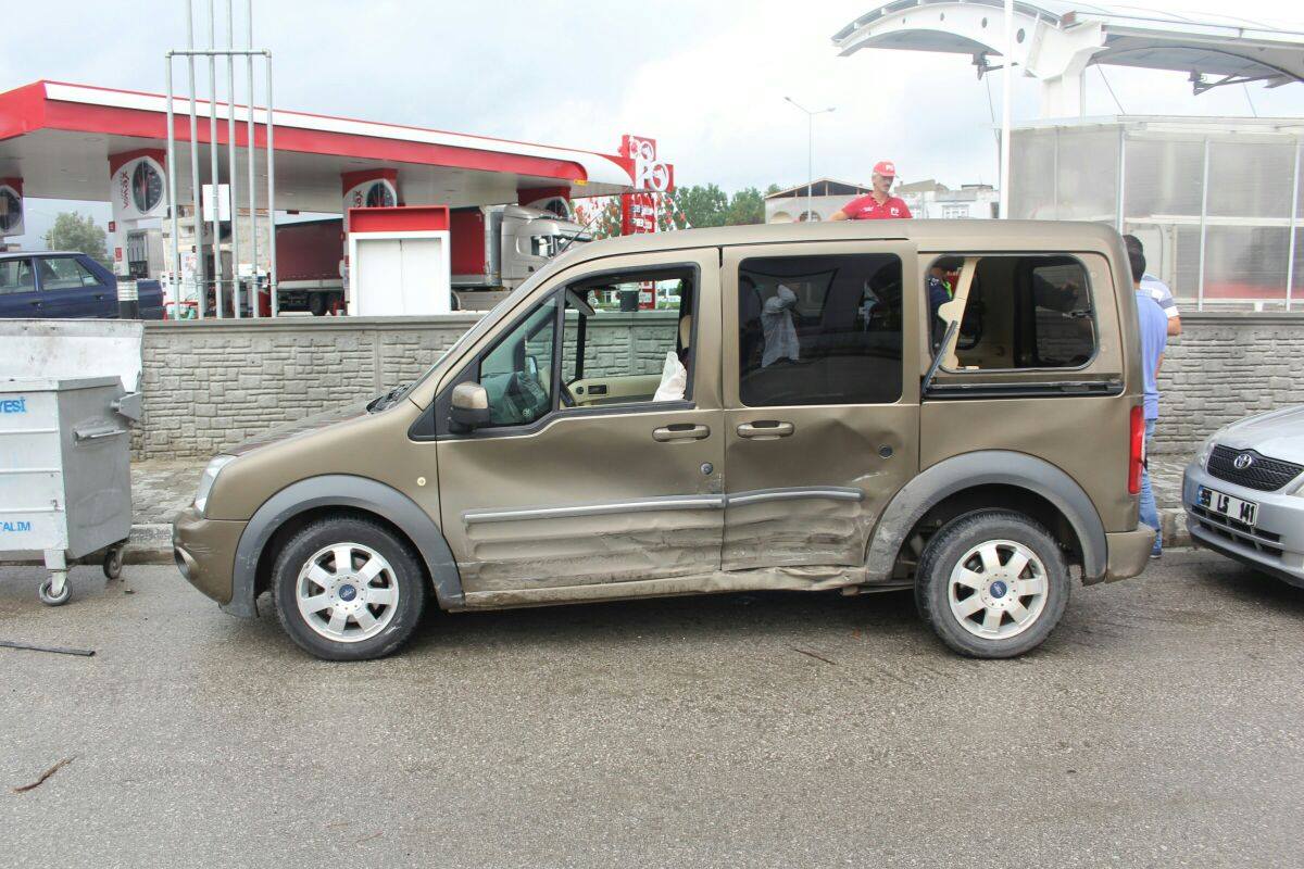 ÇARŞAMBA'DA KAZA : 4 YARALI