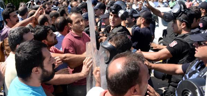 ÖĞRETMENLERDEN OLAYLI PROTESTO