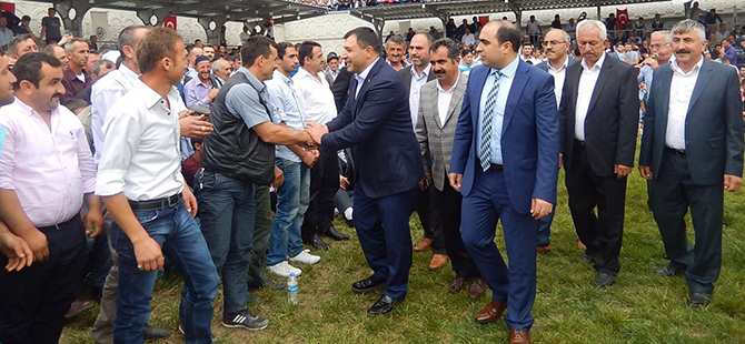 KARIŞ KARIŞ DOLAŞIYOR