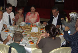 Atakum Belediye personeli iftarda bir araya geldi