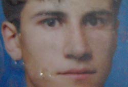 Otomobil yayaya çarptı