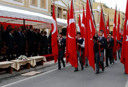 Şehit oğlunun övünç anı
