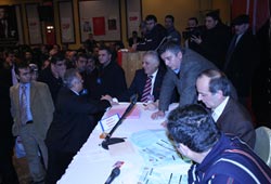Alkışlar CHP'ye