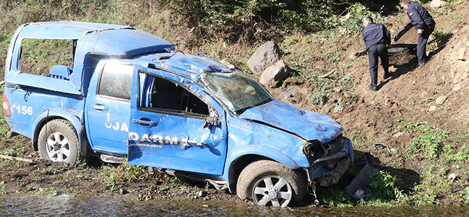 ASKERİ ARAÇ UÇURUMA YUVARLANDI