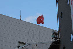 Bayrak sorumluları bekliyor